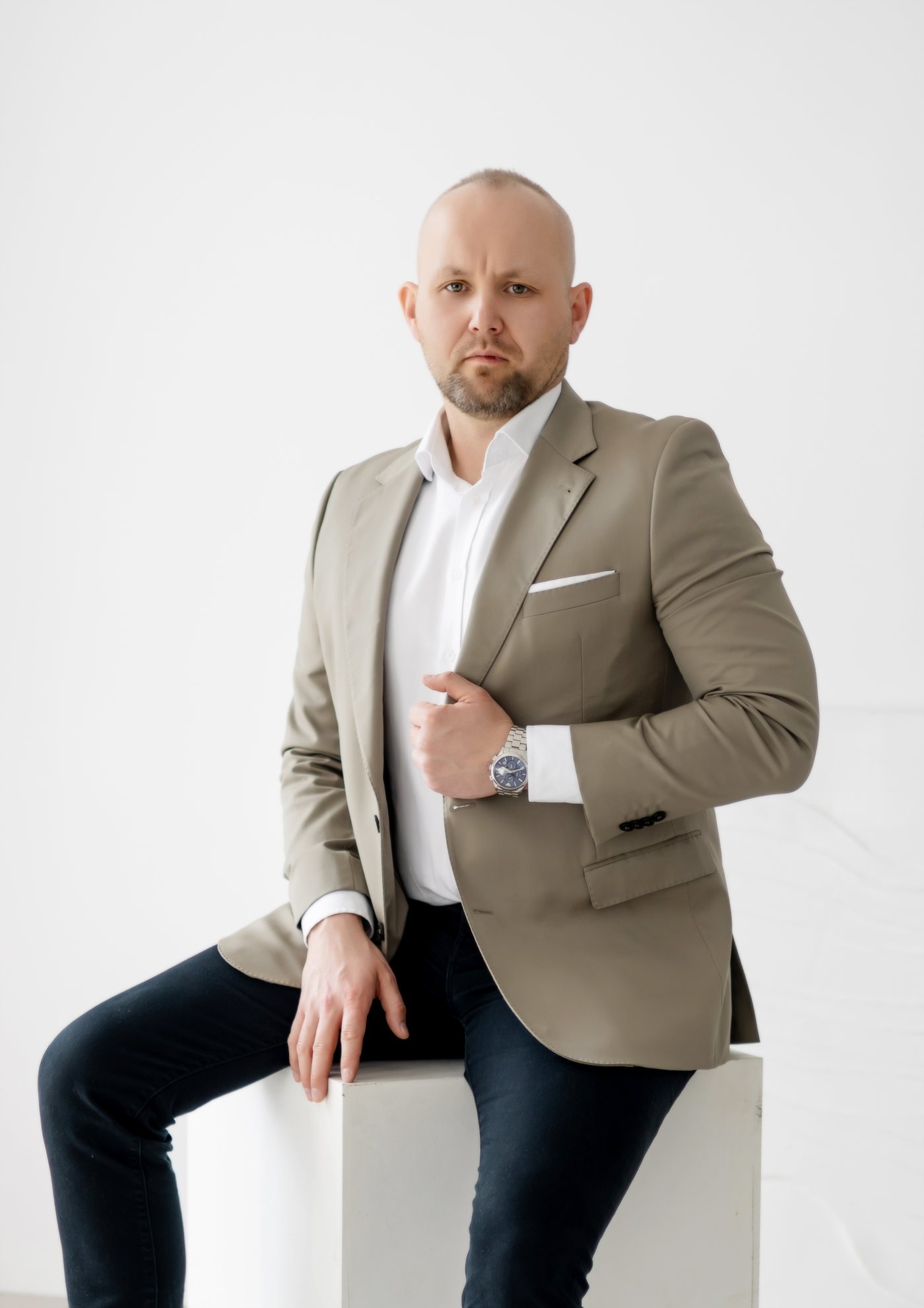 Sebastian Moczka podczas rozmowy o kredycie z klientem